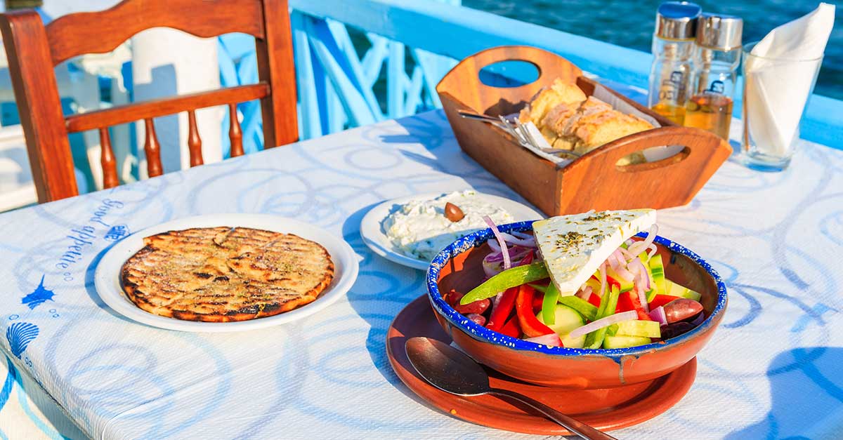 Vychutnávať si grécke kulinárske špeciality je povinnosť.