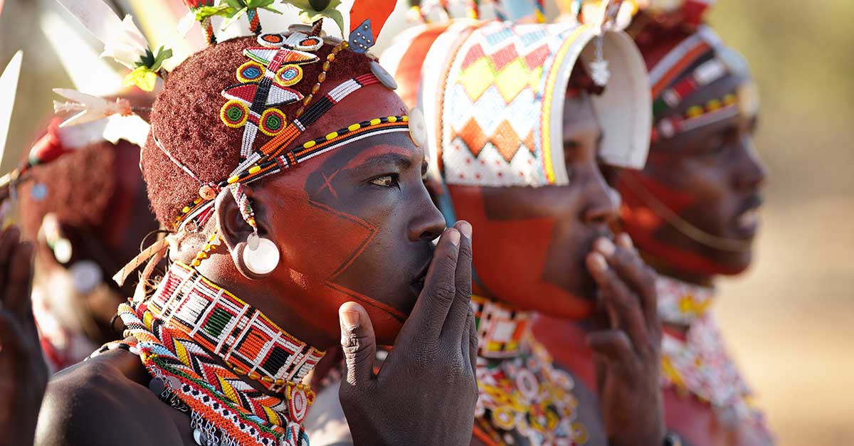 Domorodí obyvatelia národných parkov "masaiovia" sa pýšia svojími kultúrnymi zvyklosťami.