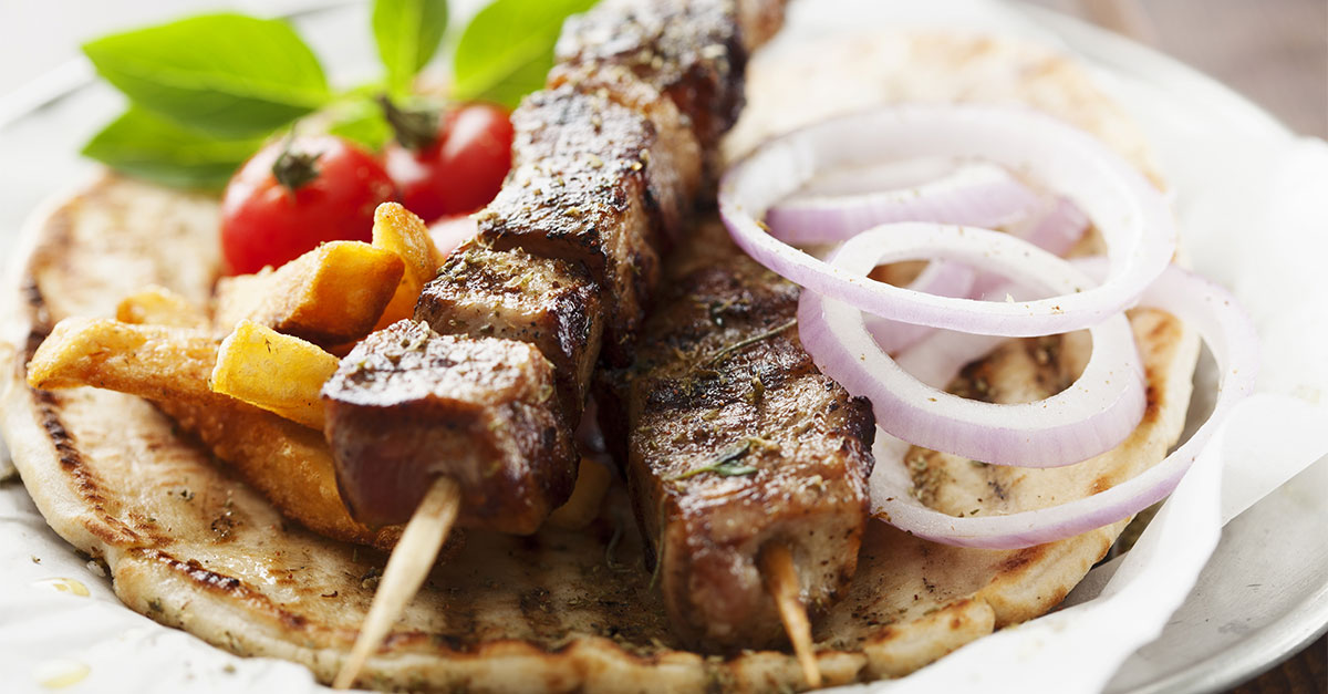 Gastronomický zážitok hľadajte v miestnom gréckom jedle "souvlaki"