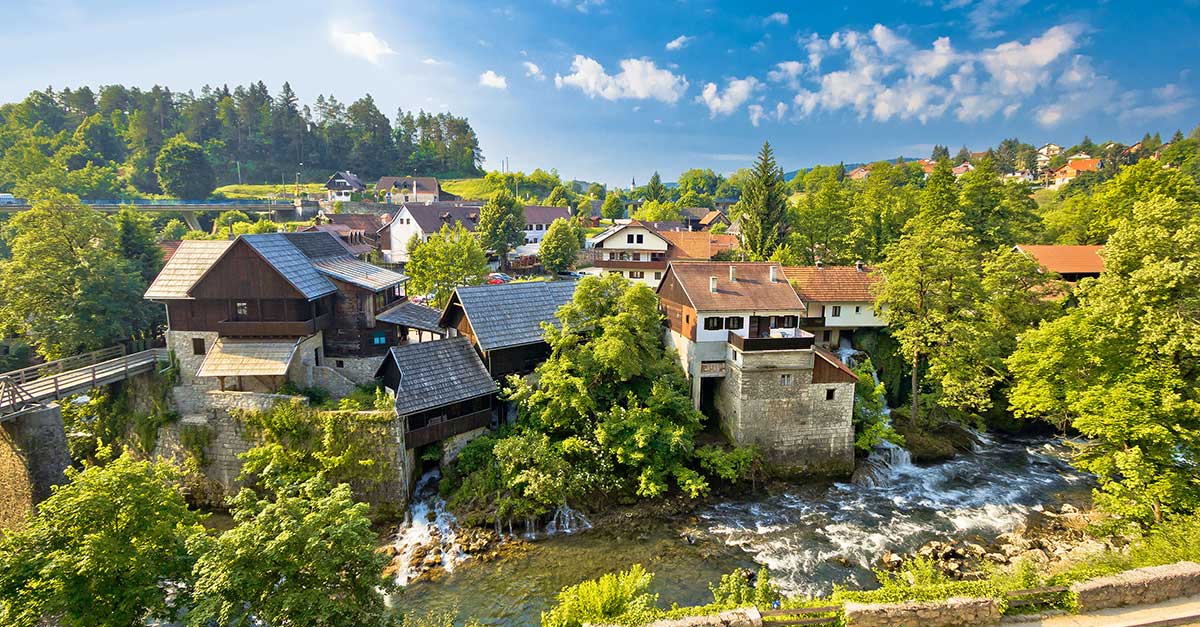 Vždy zelená a čarovná dedinka Rastoke pri Plitvických jazerách