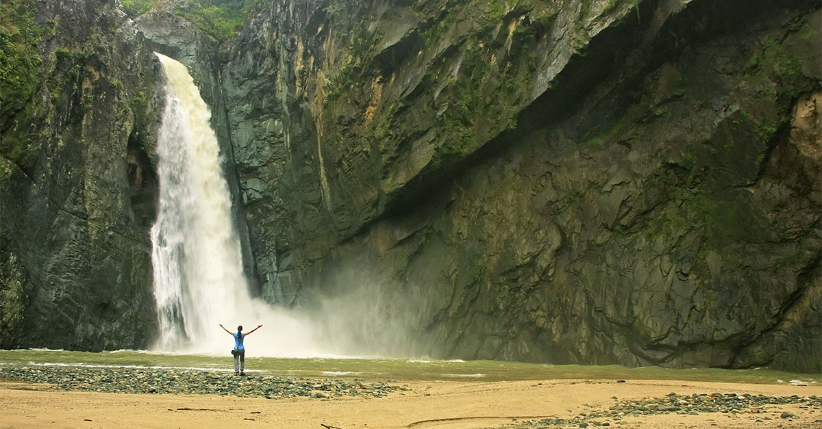 Prírodné scenérie a turistika na vodopád Jarabacoa