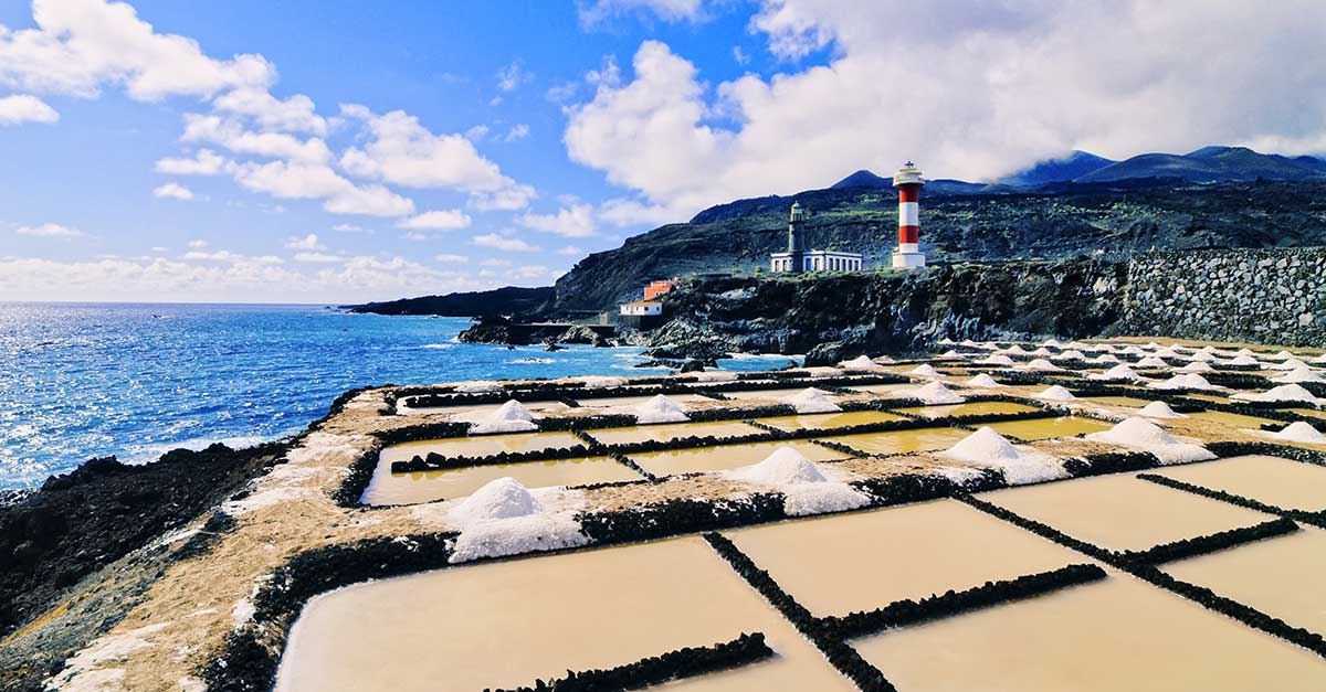 Maják na ostrove La Palma a zásoby soli.