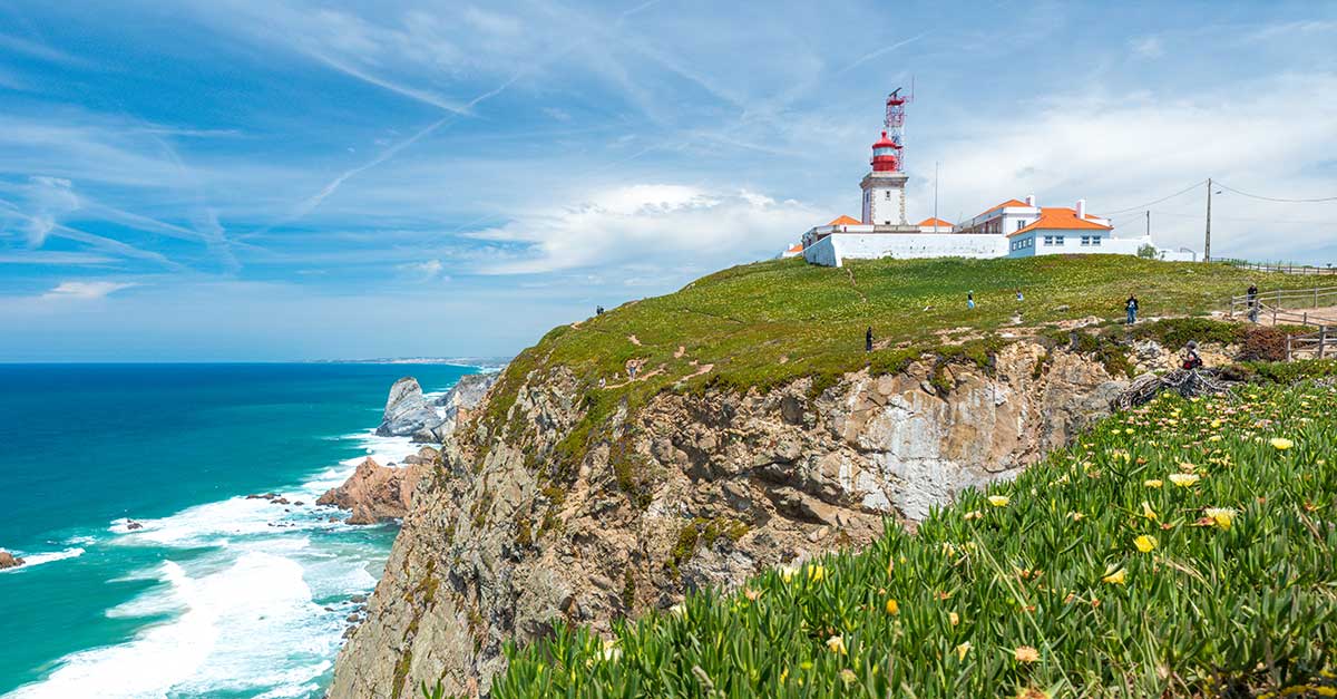 Povinný výlet na mys Cabo da Roca k Atlantickému oceánu.