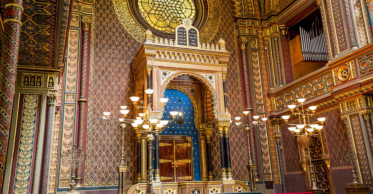 Majestátny oltár v Španielskej synagóge