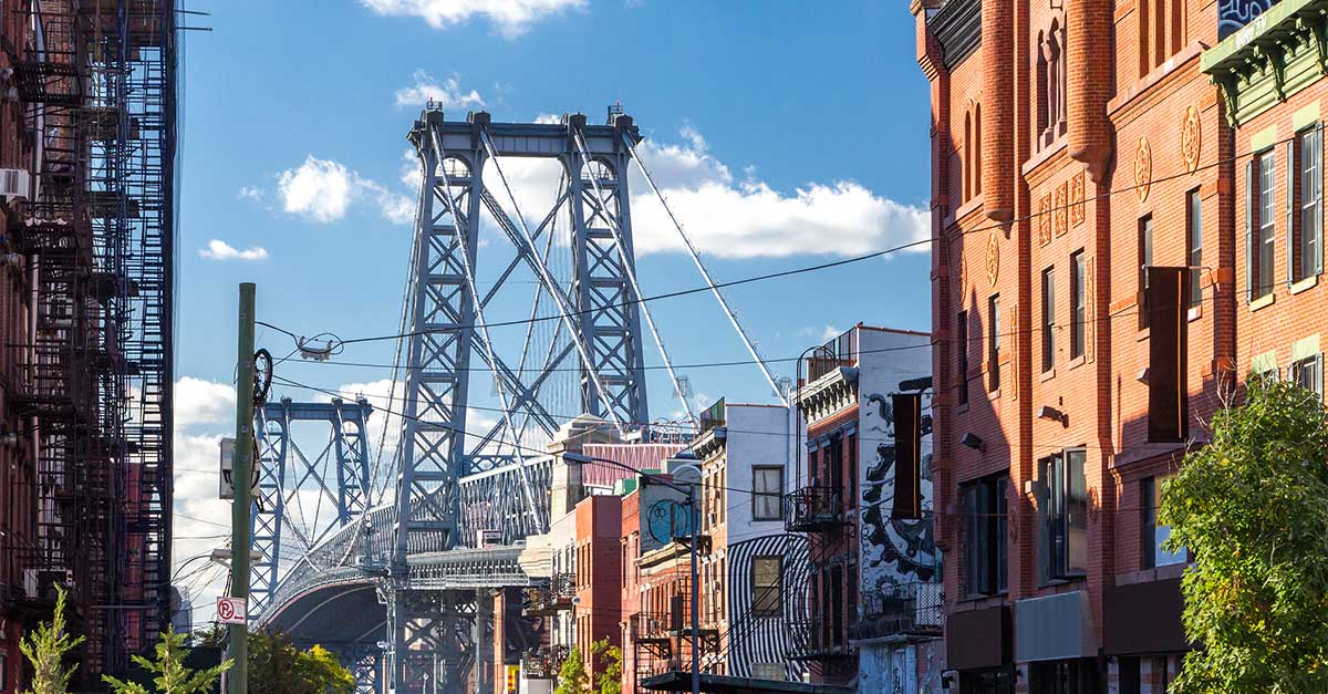 Most Williamsburg zaujme svojou mohutnou konštrukciou každého návštevníka.